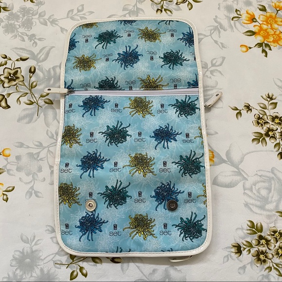 Travel Bag Foldable Makeup Toiletries Clutch - Picture 7 of 10